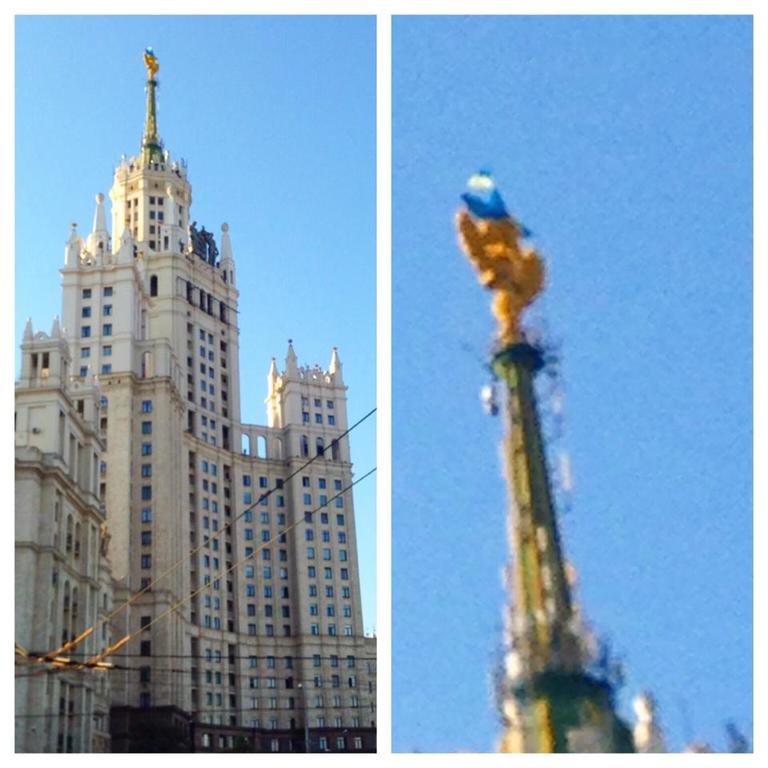 Флаг Украины на московской высотке Флаг Украины на московской высотке