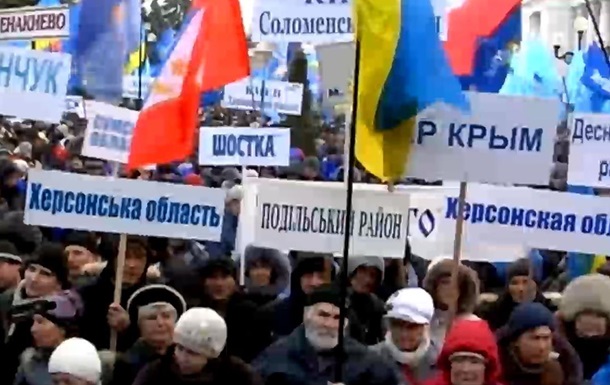 В Киеве на Европейской площади проходит митинг Партии регионов В Киеве на Европейской площади проходит митинг Партии регионов