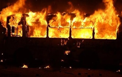 Милиция подогнала на улицу Грушевского водомет Милиция подогнала на улицу Грушевского водомет