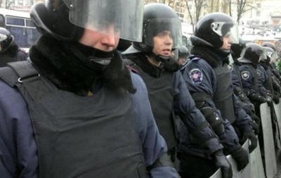 Десятки бойцов ВВ с Грушевского сдались в плен самообороне Евромайдана Десятки бойцов ВВ с Грушевского сдались в плен самообороне Евромайдана