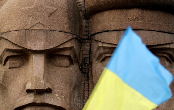 Как в Киеве пытались уничтожить памятник чекистам Как в Киеве пытались уничтожить памятник чекистам