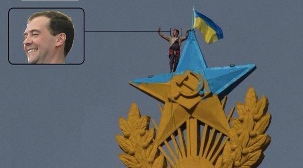 Флаг Украины на московской высотке Флаг Украины на московской высотке