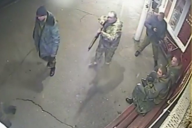 В сети появилось видео зверских разборок между боевиками «Оплота» в Донецке В сети появилось видео зверских разборок между боевиками «Оплота» в Донецке