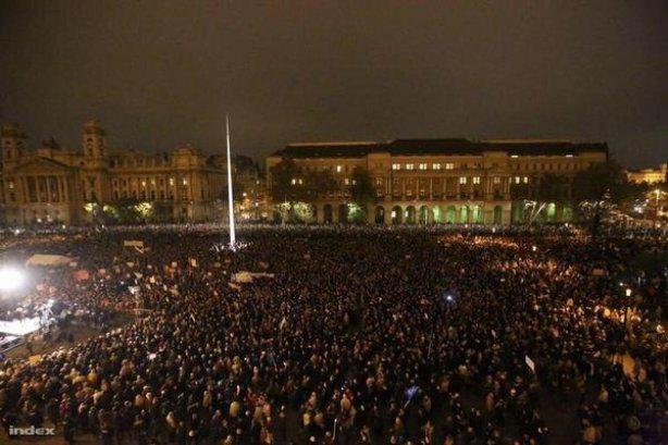 День народного гнева: В центре Будапешта более 10 тысяч людей протестовали против коррупции власти. ФОТОрепортаж+ВИДЕО