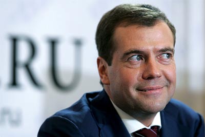 Медведев назвал турфирмы РФ аналогами МММ Медведев назвал турфирмы РФ аналогами МММ