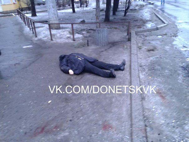 В Донецке снаряд попал в остановку: есть жертвы, российские СМИ сообщают о 13 погибших В Донецке снаряд попал в остановку: есть жертвы, российские СМИ сообщают о 13 погибших