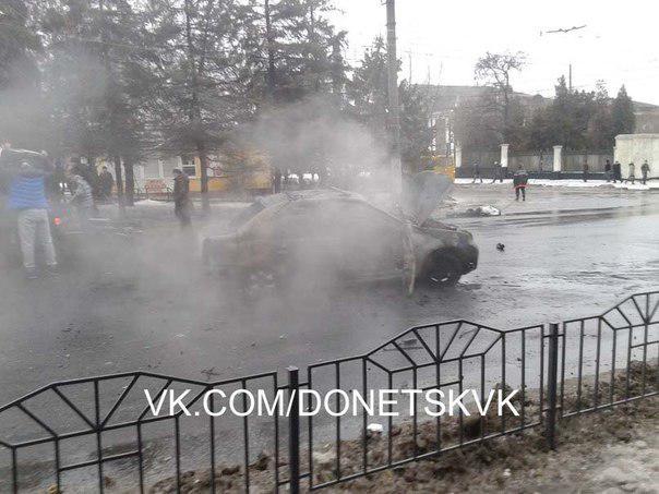 В Донецке снаряд попал в остановку: есть жертвы, российские СМИ сообщают о 13 погибших
