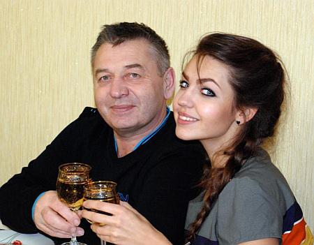24-летняя депутат Елена Кошелева от партии Ляшко - дочь директора водочного завода и сотрудницы налоговой службы.ОТКРОВЕННЫЕ ФОТО 24-летняя депутат Елена Кошелева от партии Ляшко - дочь директора водочного завода и сотрудницы налоговой службы.ОТКРОВЕННЫЕ ФОТО