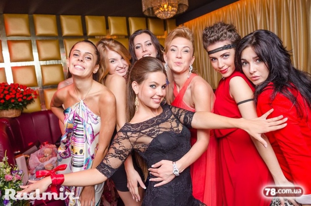 24-летняя депутат Елена Кошелева от партии Ляшко - дочь директора водочного завода и сотрудницы налоговой службы.ОТКРОВЕННЫЕ ФОТО 24-летняя депутат Елена Кошелева от партии Ляшко - дочь директора водочного завода и сотрудницы налоговой службы.ОТКРОВЕННЫЕ ФОТО