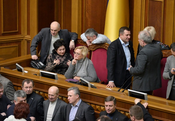 Блокирование работы Рады оппозицией и нападение Фарион на регионала Блокирование работы Рады оппозицией и нападение Фарион на регионала