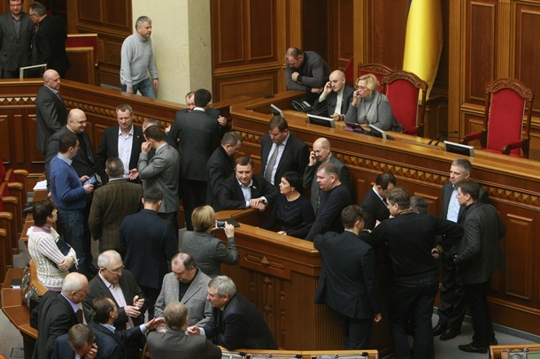 Блокирование работы Рады оппозицией и нападение Фарион на регионала Блокирование работы Рады оппозицией и нападение Фарион на регионала