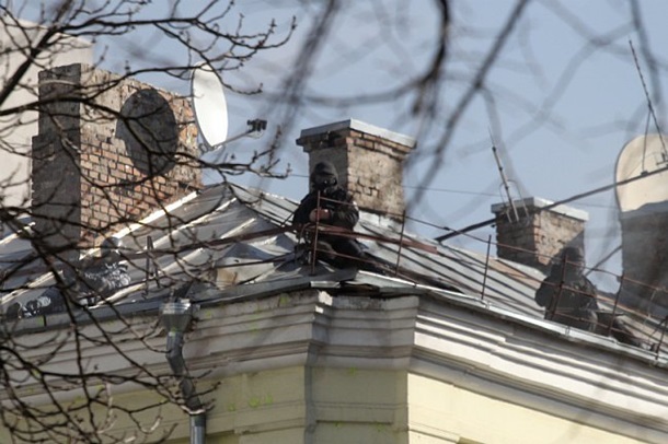 Противостояние на крышах в правительственном квартале Противостояние на крышах в правительственном квартале