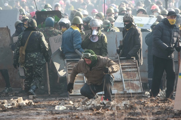 Противостояние в Мариинском парке Противостояние в Мариинском парке