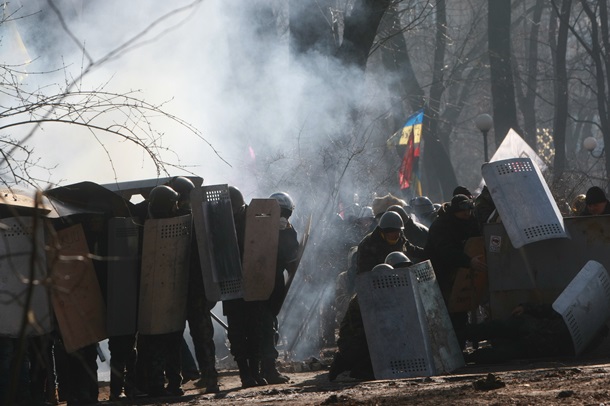 Противостояние в Мариинском парке Противостояние в Мариинском парке