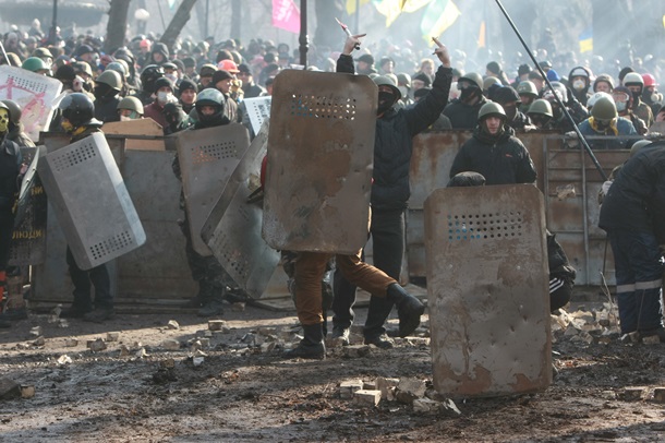Противостояние в Мариинском парке Противостояние в Мариинском парке