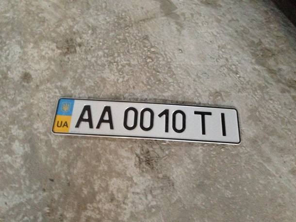 Активисты нашли склад элитных авто под Киевом