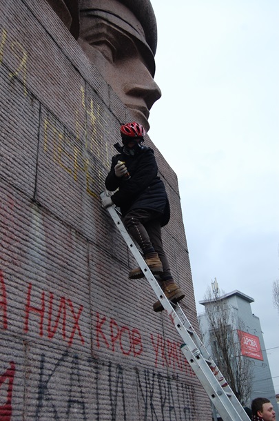 Попытки уничтожить памятник чекистам в Киеве