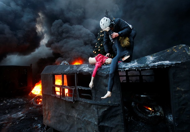 Пятый день противостояния на Грушевского. Фото-видерепортажи 23 января Пятый день противостояния на Грушевского. Фото-видерепортажи 23 января
