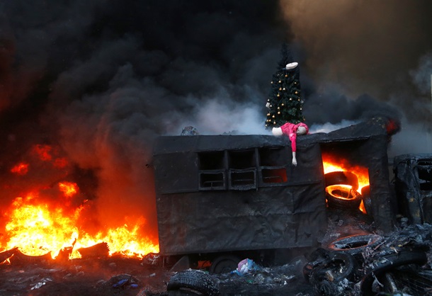 Пятый день противостояния на Грушевского. Фото-видерепортажи 23 января Пятый день противостояния на Грушевского. Фото-видерепортажи 23 января