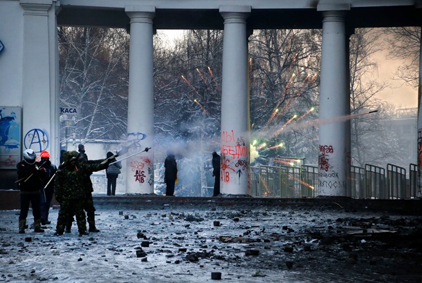 Пятый день противостояния на Грушевского. Фото-видерепортажи 23 января Пятый день противостояния на Грушевского. Фото-видерепортажи 23 января