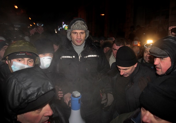 Недовольство оппозицией, захват зданий и молитва по убитым. Фото главных событий в Киеве 24 января Недовольство оппозицией, захват зданий и молитва по убитым. Фото главных событий в Киеве 24 января
