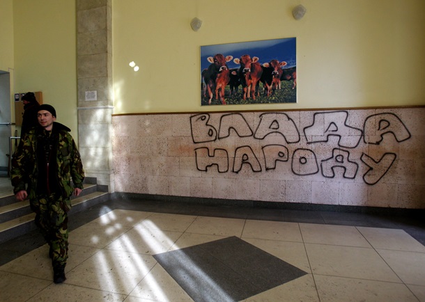 Недовольство оппозицией, захват зданий и молитва по убитым. Фото главных событий в Киеве 24 января Недовольство оппозицией, захват зданий и молитва по убитым. Фото главных событий в Киеве 24 января