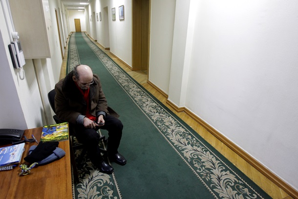 Недовольство оппозицией, захват зданий и молитва по убитым. Фото главных событий в Киеве 24 января Недовольство оппозицией, захват зданий и молитва по убитым. Фото главных событий в Киеве 24 января