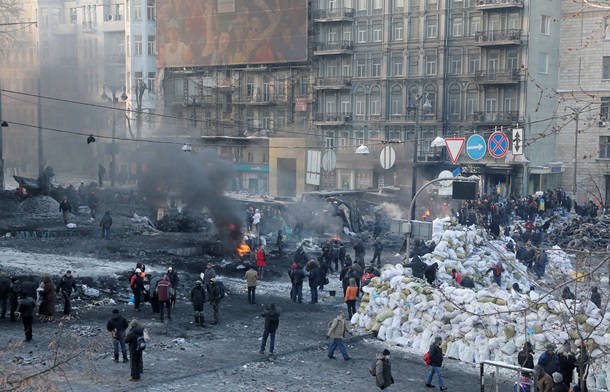 Недовольство оппозицией, захват зданий и молитва по убитым. Фото главных событий в Киеве 24 января Недовольство оппозицией, захват зданий и молитва по убитым. Фото главных событий в Киеве 24 января