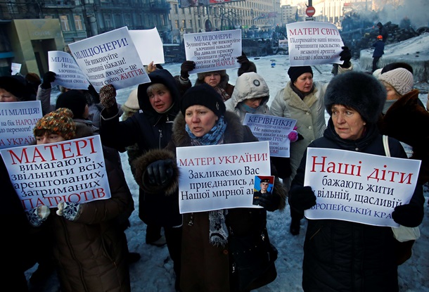 Недовольство оппозицией, захват зданий и молитва по убитым. Фото главных событий в Киеве 24 января Недовольство оппозицией, захват зданий и молитва по убитым. Фото главных событий в Киеве 24 января