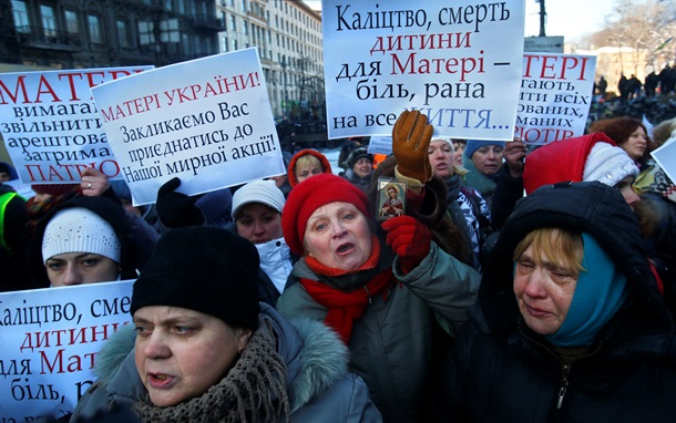 Недовольство оппозицией, захват зданий и молитва по убитым. Фото главных событий в Киеве 24 января Недовольство оппозицией, захват зданий и молитва по убитым. Фото главных событий в Киеве 24 января
