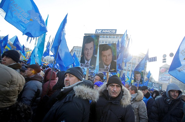 Азаров на Европейской площади. Фоторепортаж с митинга ПР в Киеве Азаров на Европейской площади. Фоторепортаж с митинга ПР в Киеве