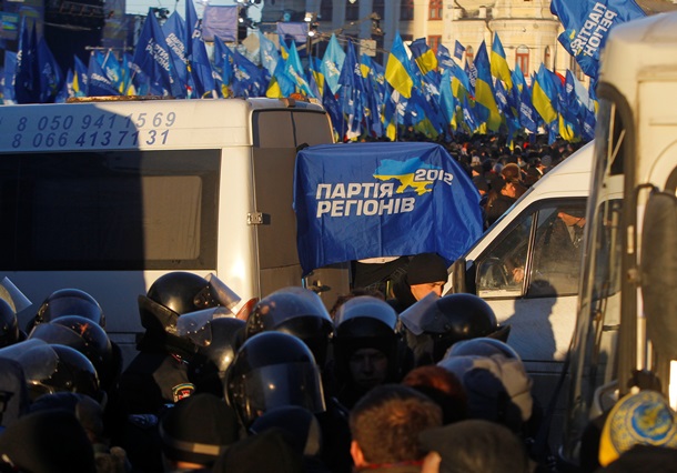 Азаров на Европейской площади. Фоторепортаж с митинга ПР в Киеве Азаров на Европейской площади. Фоторепортаж с митинга ПР в Киеве