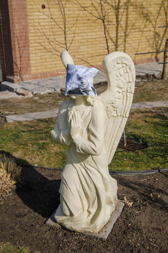 Чайный домик, сауны, гаражи, катера и огражденный пляж на берегу Днепра - активисты посетили имение регионала Олийныка Чайный домик, сауны, гаражи, катера и огражденный пляж на берегу Днепра - активисты посетили имение регионала Олийныка