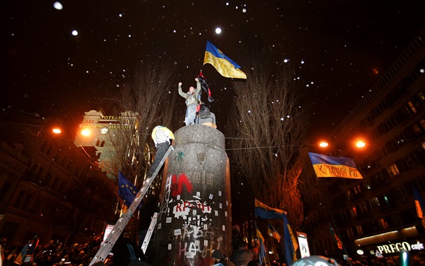 Как сносили памятник Ленину в Киеве