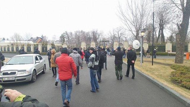 Роскошь Межигорья Януковича: яхты, элитные авто, портрет из золота, зоопарк и гольф поле. ФОТОрепортаж+ВИДЕО Роскошь Межигорья Януковича: яхты, элитные авто, портрет из золота, зоопарк и гольф поле. ФОТОрепортаж+ВИДЕО