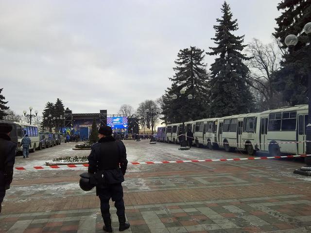 ПР согнала под Раду свой титушколенд: платят 200 гривен за день. ФОТОрепортаж+ВИДЕО ПР согнала под Раду свой титушколенд: платят 200 гривен за день. ФОТОрепортаж+ВИДЕО