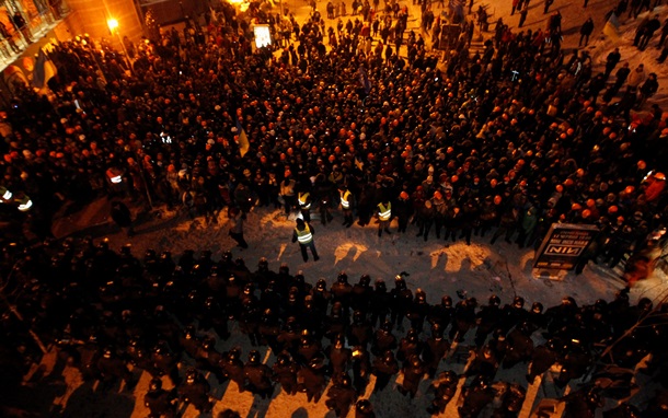 Начало штурма Евромайдана. Фоторепортаж из центра Киева в ночь на 11 декабря Начало штурма Евромайдана. Фоторепортаж из центра Киева в ночь на 11 декабря