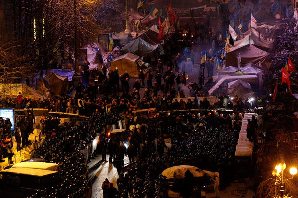 Начало штурма Евромайдана. Фоторепортаж из центра Киева в ночь на 11 декабря Начало штурма Евромайдана. Фоторепортаж из центра Киева в ночь на 11 декабря