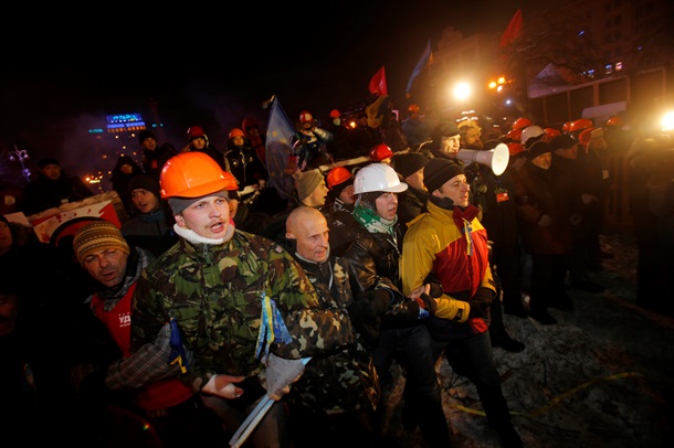 Начало штурма Евромайдана. Фоторепортаж из центра Киева в ночь на 11 декабря Начало штурма Евромайдана. Фоторепортаж из центра Киева в ночь на 11 декабря
