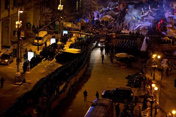 Начало штурма Евромайдана. Фоторепортаж из центра Киева в ночь на 11 декабря Начало штурма Евромайдана. Фоторепортаж из центра Киева в ночь на 11 декабря