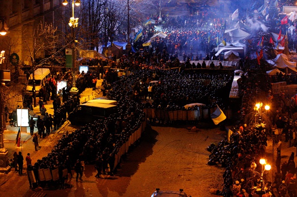 Начало штурма Евромайдана. Фоторепортаж из центра Киева в ночь на 11 декабря Начало штурма Евромайдана. Фоторепортаж из центра Киева в ночь на 11 декабря