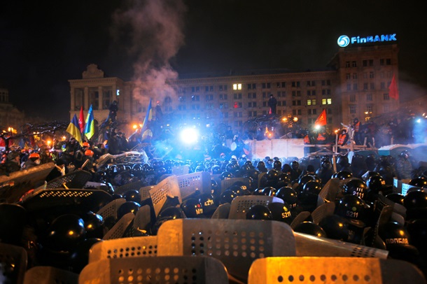 Начало штурма Евромайдана. Фоторепортаж из центра Киева в ночь на 11 декабря Начало штурма Евромайдана. Фоторепортаж из центра Киева в ночь на 11 декабря