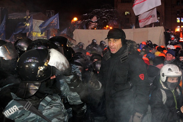 Начало штурма Евромайдана. Фоторепортаж из центра Киева в ночь на 11 декабря Начало штурма Евромайдана. Фоторепортаж из центра Киева в ночь на 11 декабря