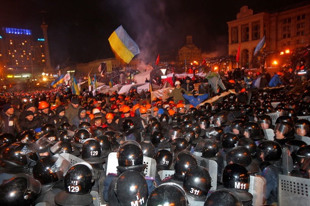 Начало штурма Евромайдана. Фоторепортаж из центра Киева в ночь на 11 декабря Начало штурма Евромайдана. Фоторепортаж из центра Киева в ночь на 11 декабря