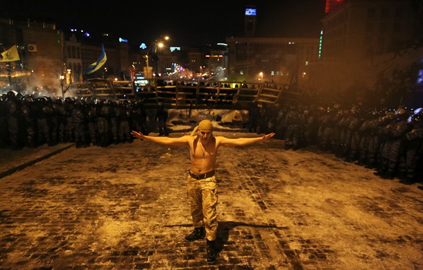 Начало штурма Евромайдана. Фоторепортаж из центра Киева в ночь на 11 декабря Начало штурма Евромайдана. Фоторепортаж из центра Киева в ночь на 11 декабря