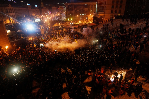 Начало штурма Евромайдана. Фоторепортаж из центра Киева в ночь на 11 декабря Начало штурма Евромайдана. Фоторепортаж из центра Киева в ночь на 11 декабря