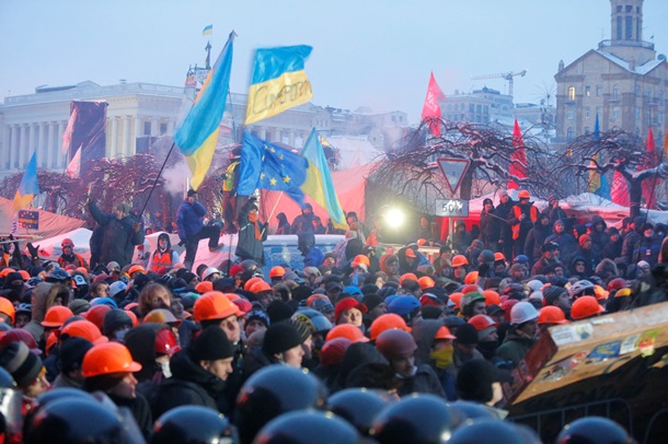 Начало штурма Евромайдана. Фоторепортаж из центра Киева в ночь на 11 декабря Начало штурма Евромайдана. Фоторепортаж из центра Киева в ночь на 11 декабря