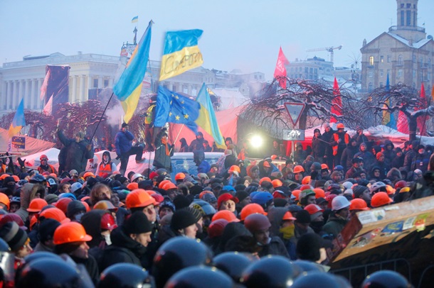 Начало штурма Евромайдана. Фоторепортаж из центра Киева в ночь на 11 декабря