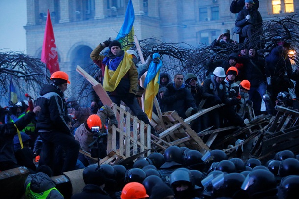 Начало штурма Евромайдана. Фоторепортаж из центра Киева в ночь на 11 декабря Начало штурма Евромайдана. Фоторепортаж из центра Киева в ночь на 11 декабря