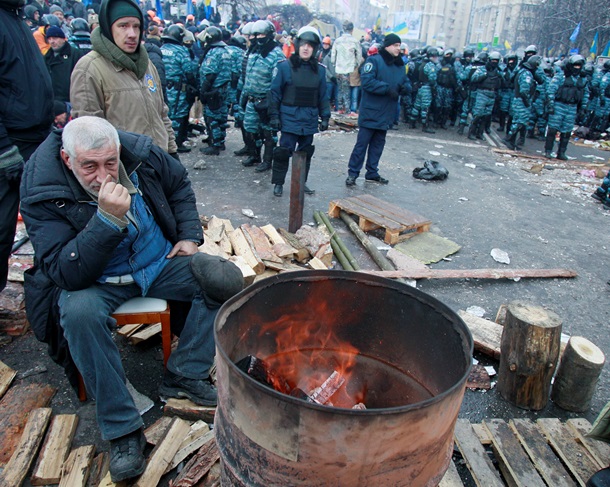 Начало штурма Евромайдана. Фоторепортаж из центра Киева в ночь на 11 декабря Начало штурма Евромайдана. Фоторепортаж из центра Киева в ночь на 11 декабря